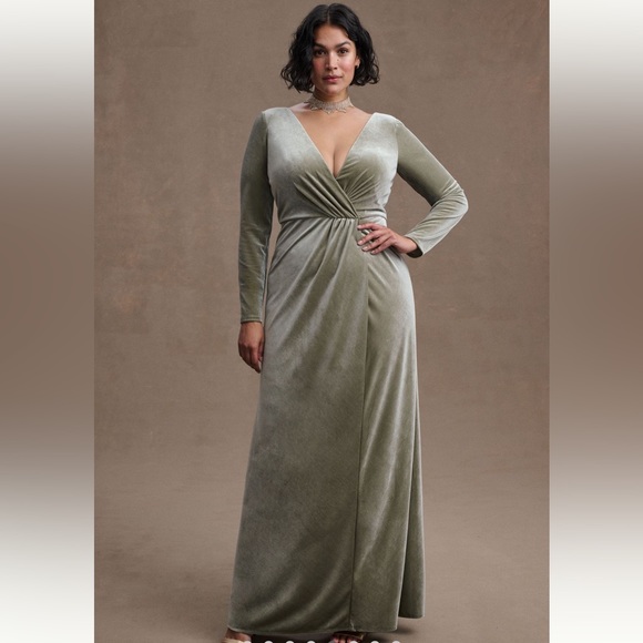 Jenny Yoo Dresses & Skirts - Jenny Yoo Ryland V-Neck Long-Sleeve Open-Back
Stretch Velvet Gown Size 19 - Sage
